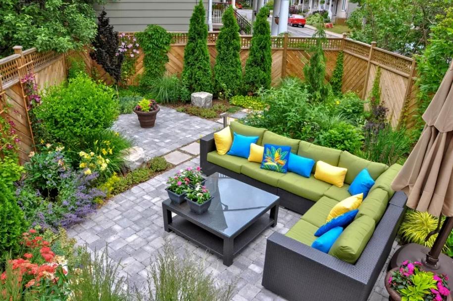 Best in Backyards – How to Fill Your Backyard With Texture and Contrast Light and Shade