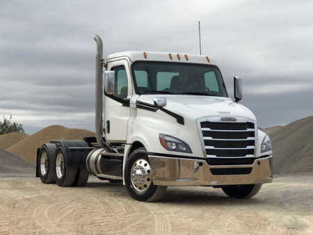 Freightliner Cascadia Bumper Chrome: Combining Strength and Shine for a Premium Look