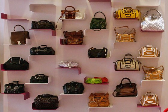 Handbags Pallets: Boost Your Inventory with Trendy Styles